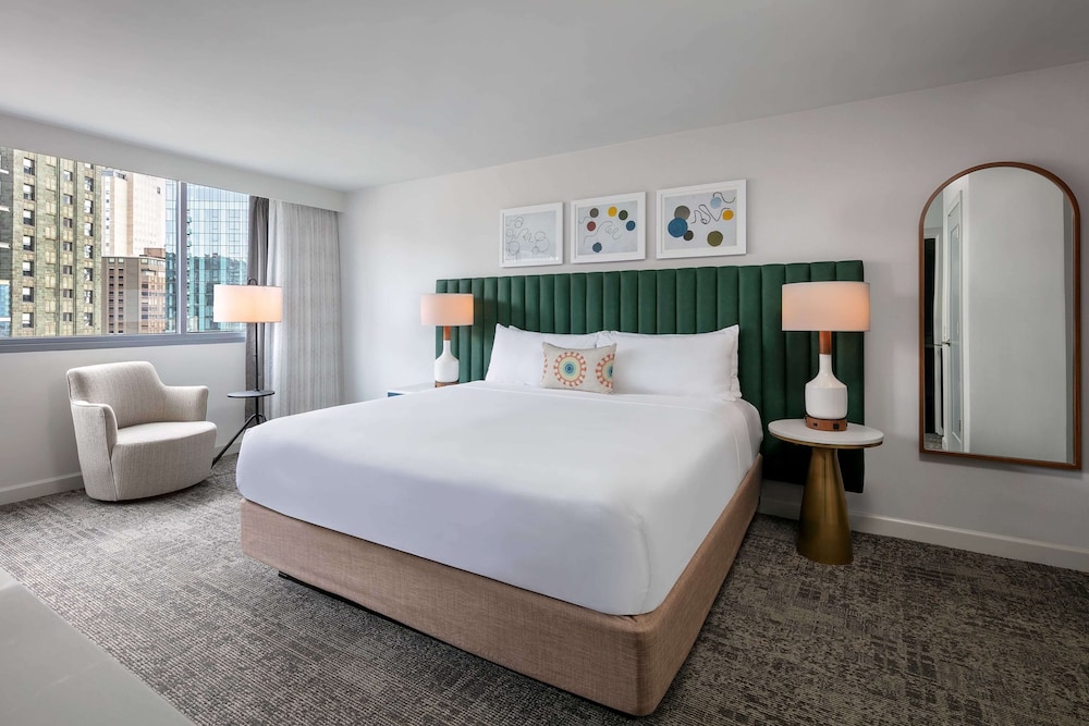 Premier Room, 1 King Bed, Accessible - Photo 2