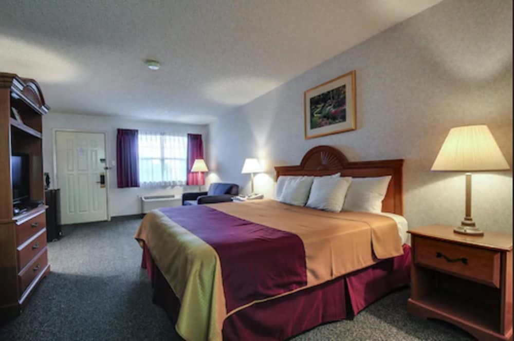 Deluxe Room, 1 King Bed, Non Smoking - Photo 2