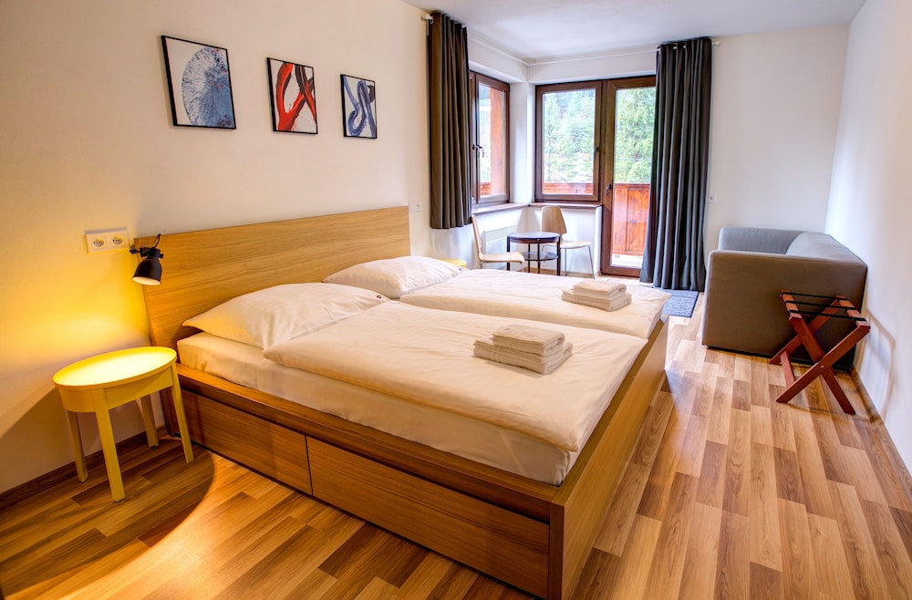 Family Studio Suite, 2 Bedrooms, Kitchen, Hill View