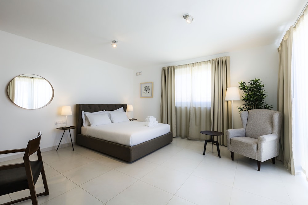 Luxury Penthouse, 1 Queen Bed, Terrace, Partial Sea View