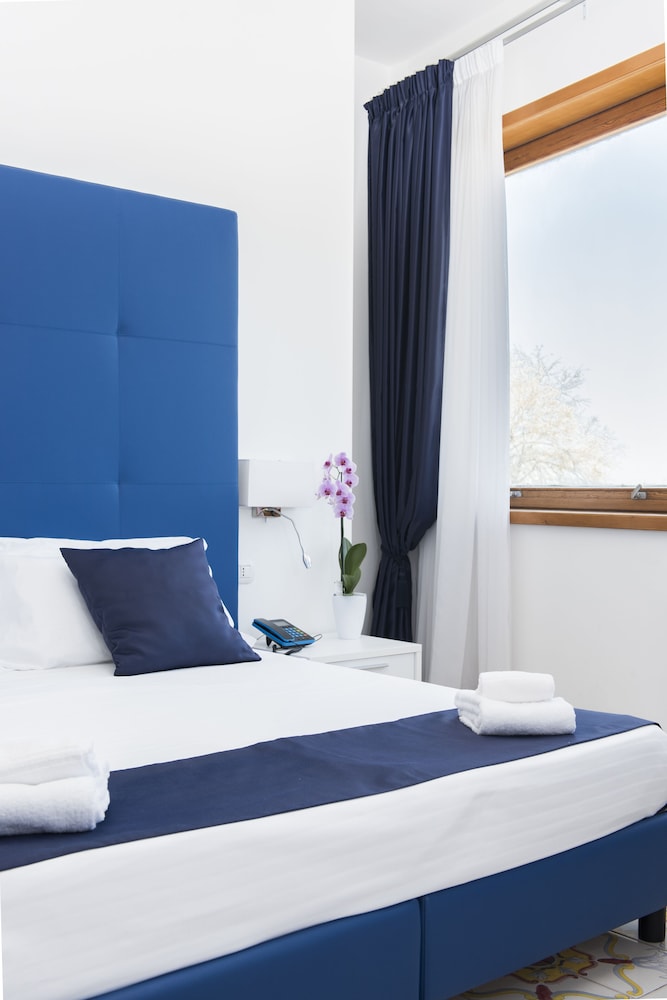 Comfort Room, City View - Photo 13