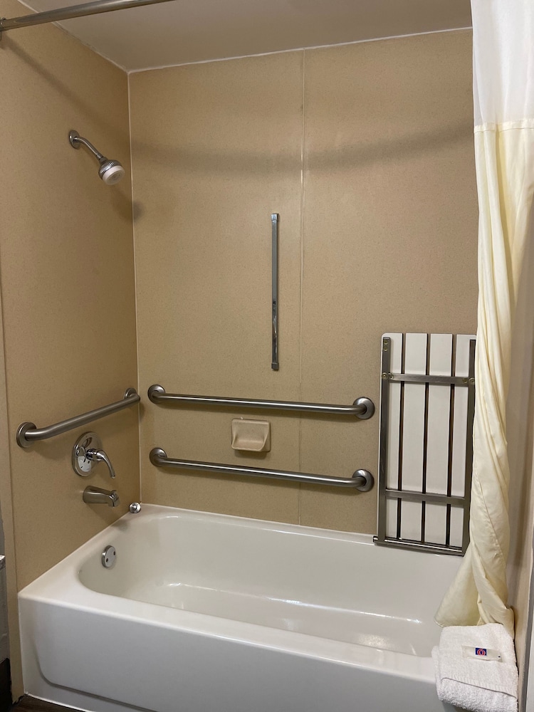 Deluxe Room, 1 King Bed, Accessible, Non Smoking - Photo 8
