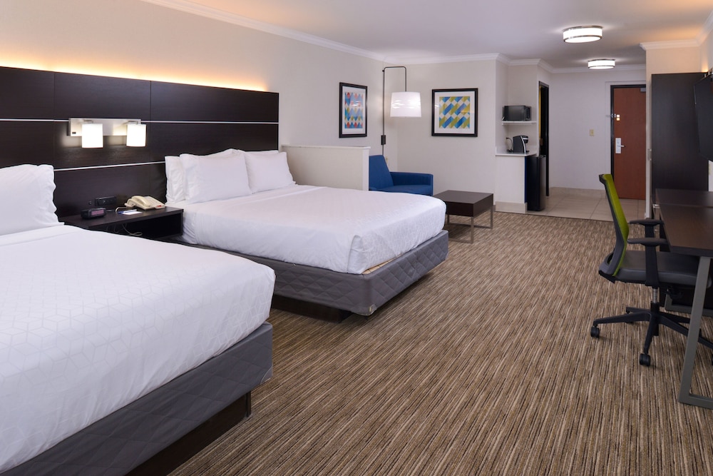 Suite, 2 Queen Beds, Accessible (Mobility, Accessible Tub)