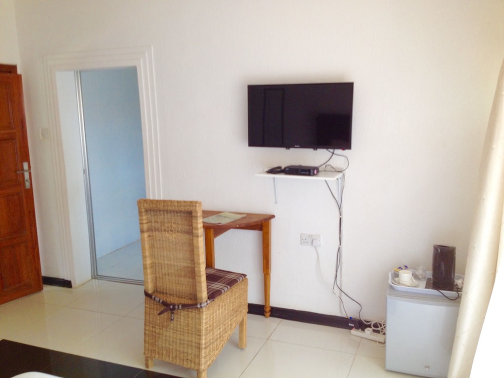 Deluxe Double Room, 1 Queen Bed, Pool View photo 2