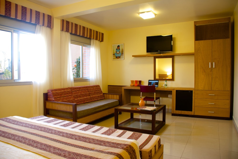 Family Suite, 1 Queen Bed with Sofa bed, Non Smoking photo 2