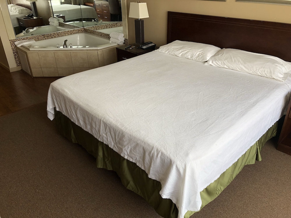 Deluxe Room, 1 King Bed, Jetted Tub