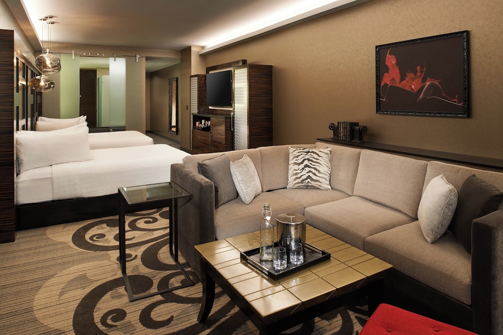 Suite, Multiple Beds, City View (Mobility Accessible, Roll-in Shower) photo 2