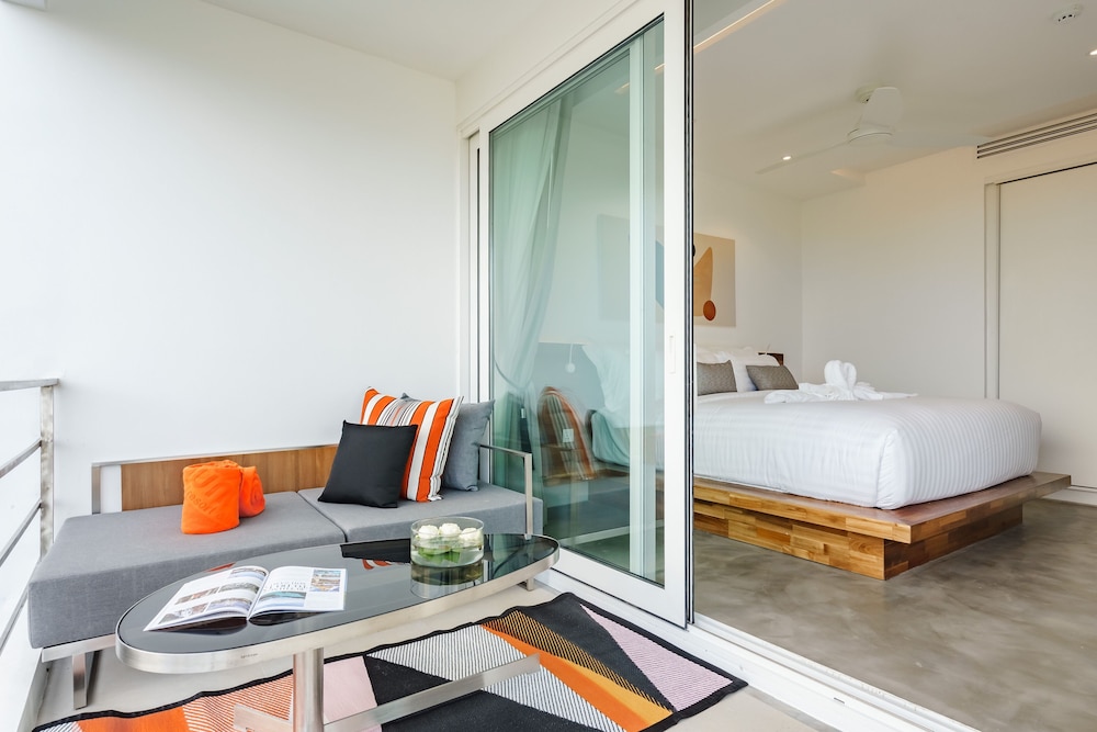 Deluxe Sunrise Suite