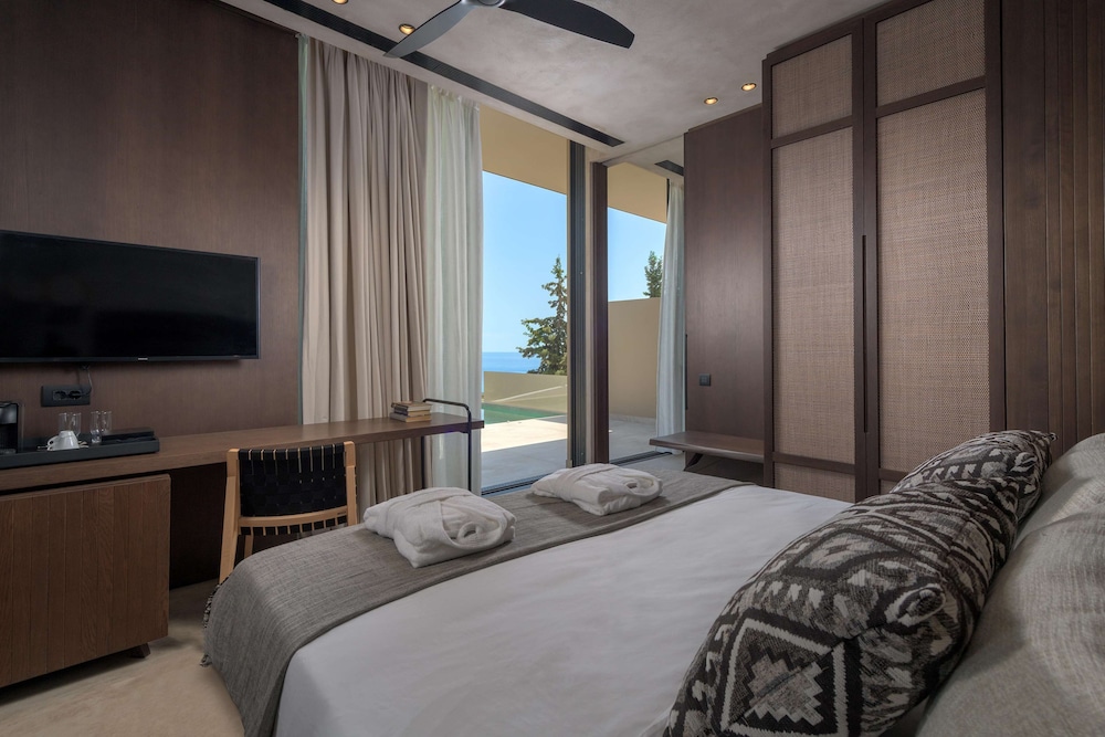 Gea Adult-Only Suites with Private Pool & Sea View
