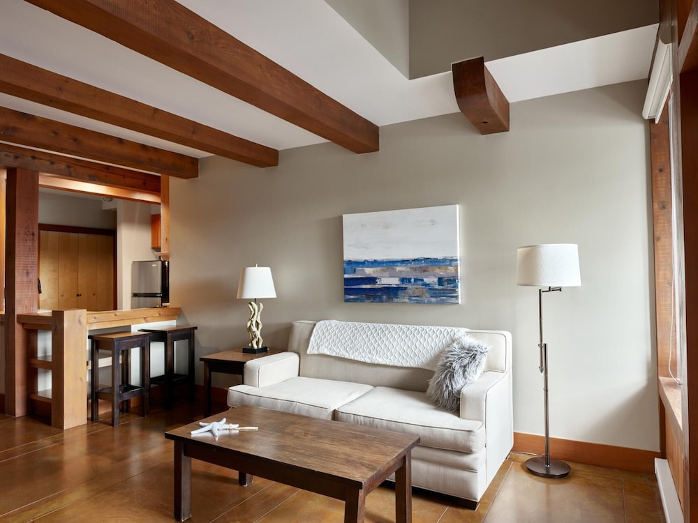 Apartment (Great Location in Waterfront Building) photo 2