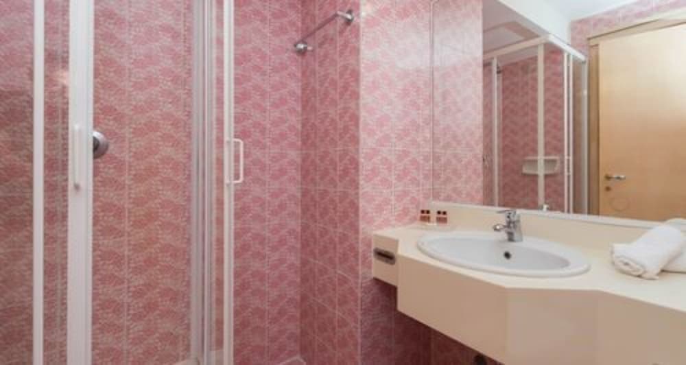 Classic Double Or Twin Room photo 2