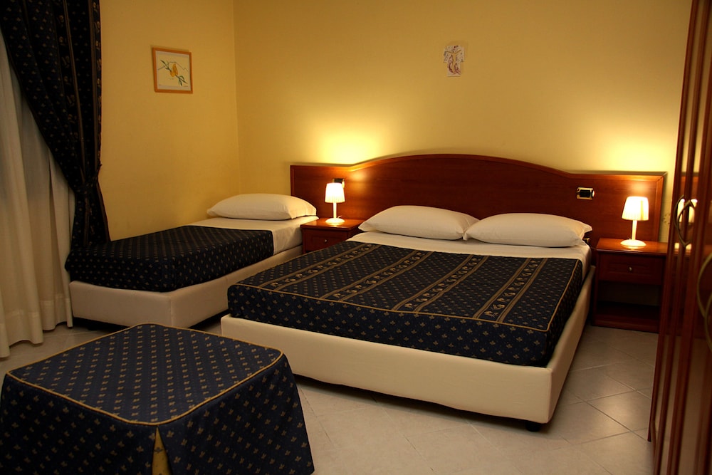 Family Room, Mixed Dorm, Courtyard View photo 1