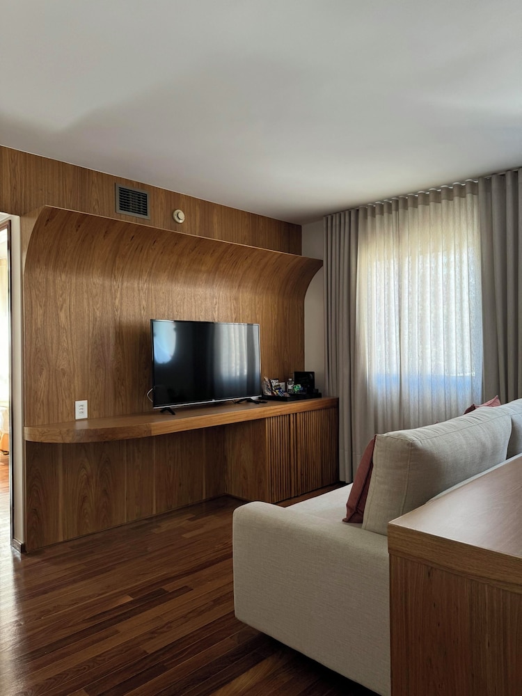 Deluxe Double Room thumbnail 6