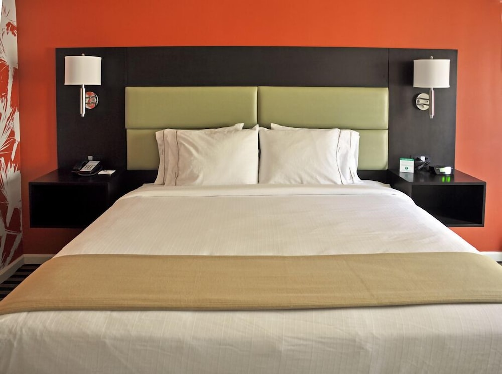 Standard Room, 1 Queen Bed, Accessible (Mobility) photo 2