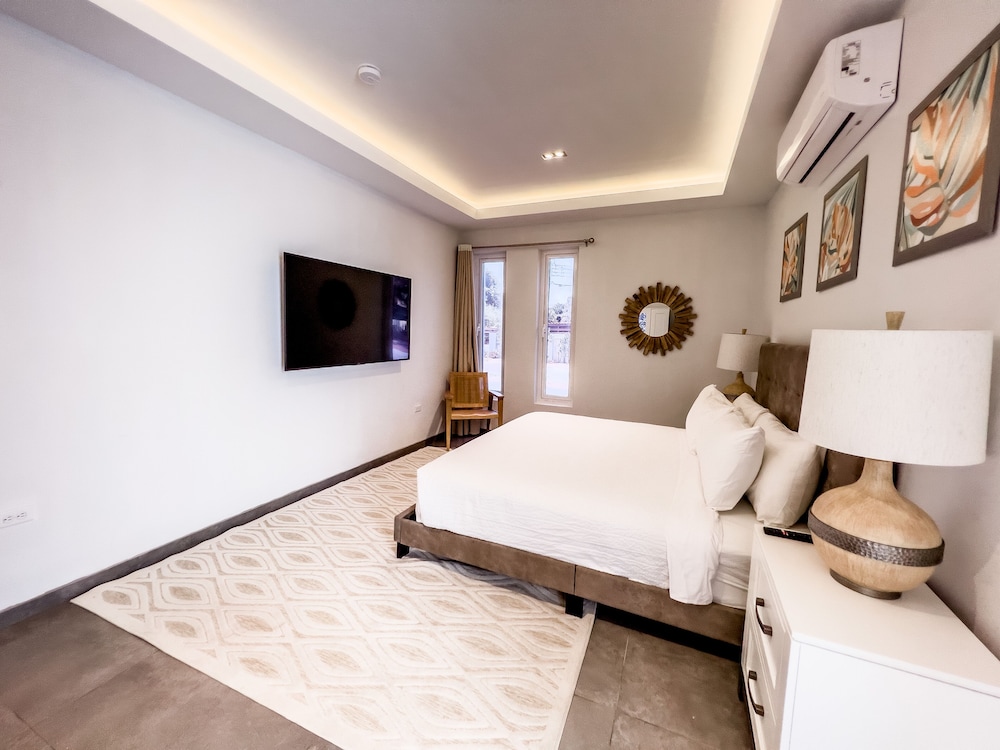 Villa (6 Bedrooms)