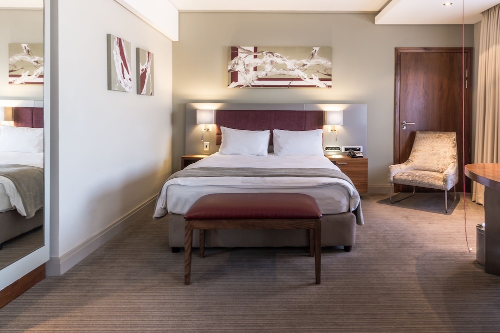 Standard Room, 1 Queen Bed, Accessible - Photo 7