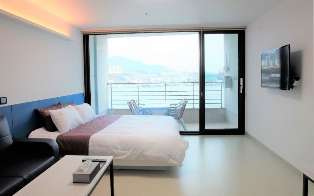 Room (Deluxe Double Ocean View (6F))