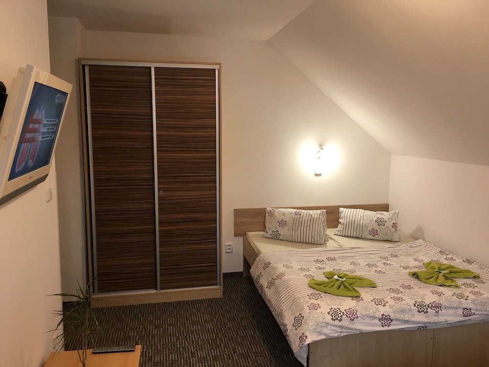 Traditional Quadruple Room photo 3