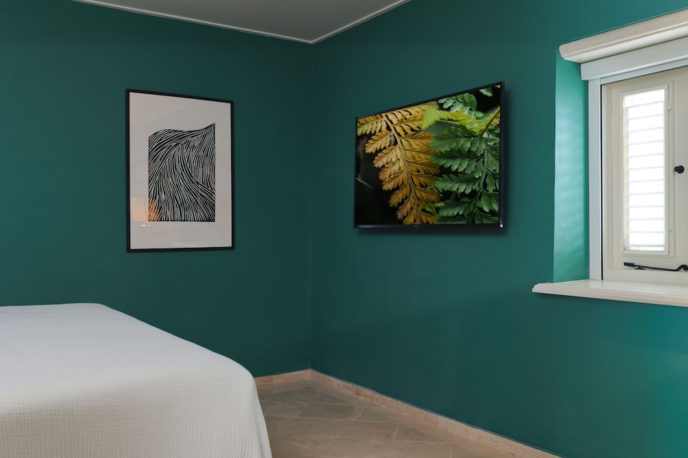 Superior King Room - Photo 11