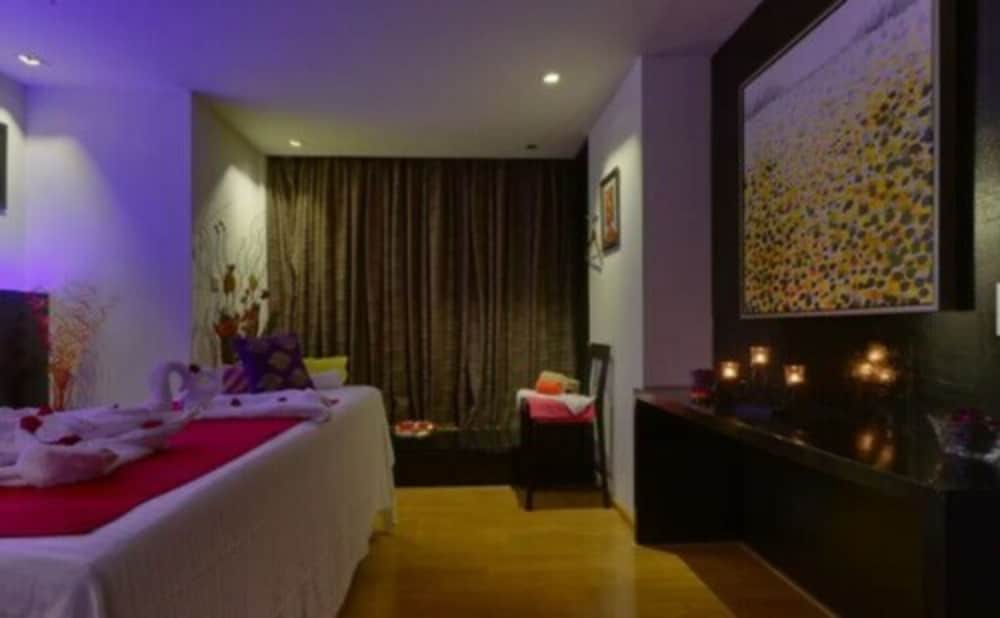 Executive Suite, 2 Twin Beds - Photo 18