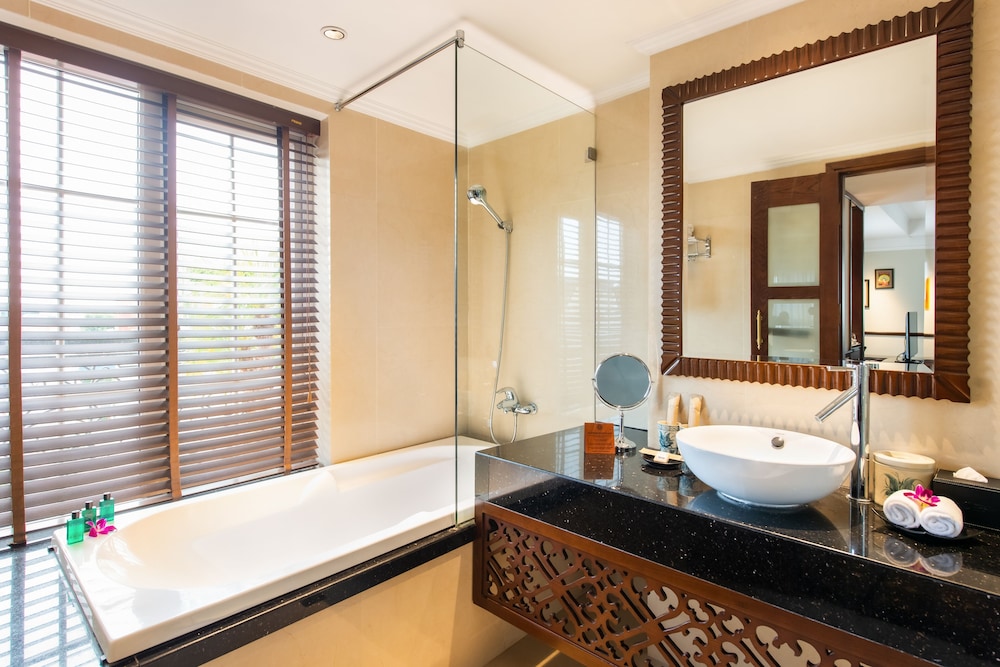 Signature Suite