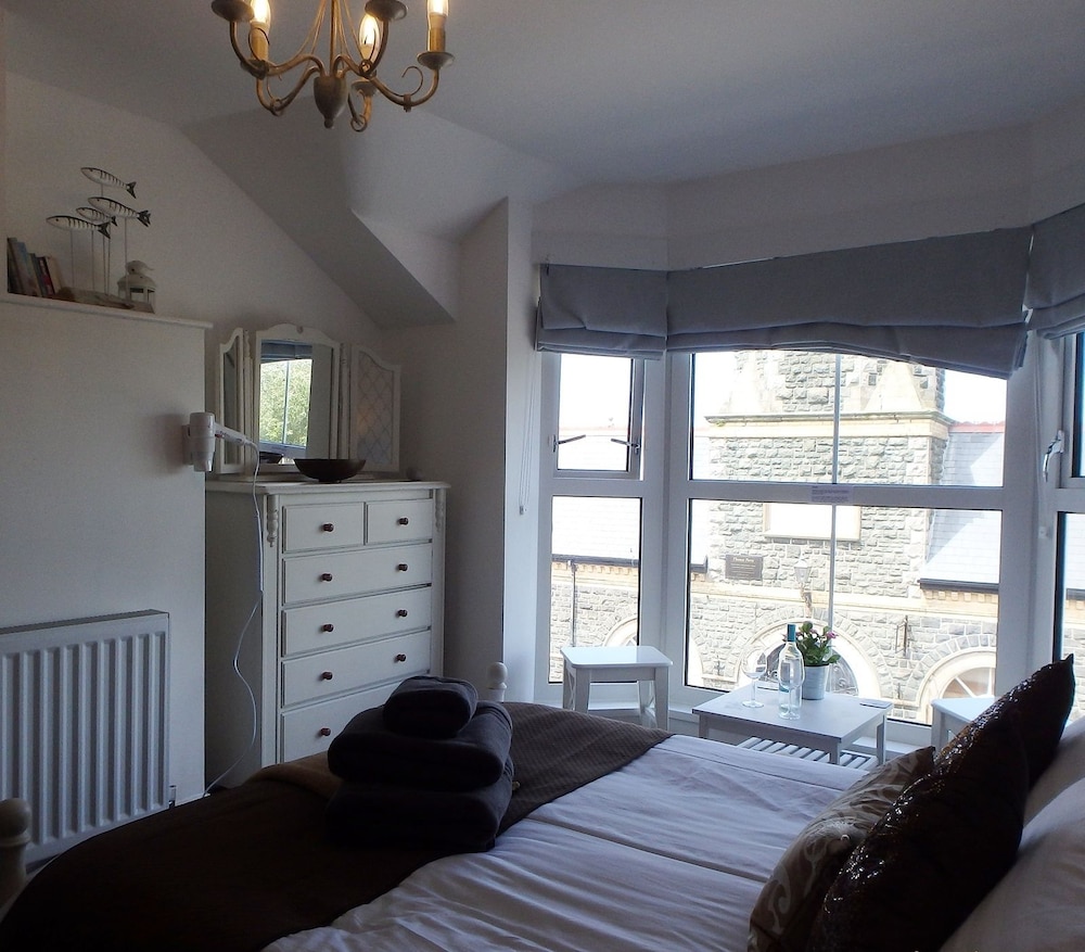 Double Room, Shared Bathroom, Mountain View (Room Eight) photo 2
