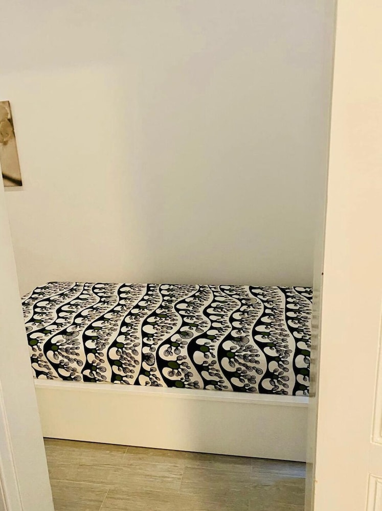 Basic Apartment photo 2