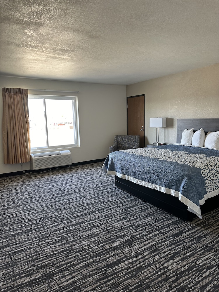 Room, 1 Queen Bed, Non Smoking - Photo 3