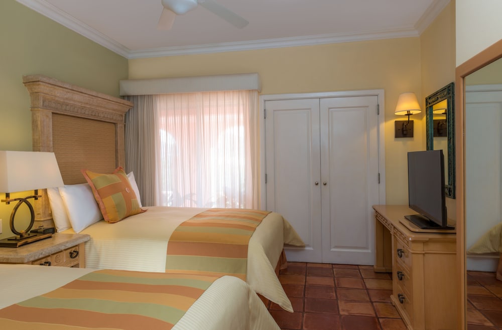 Luxury Suite - Photo 3