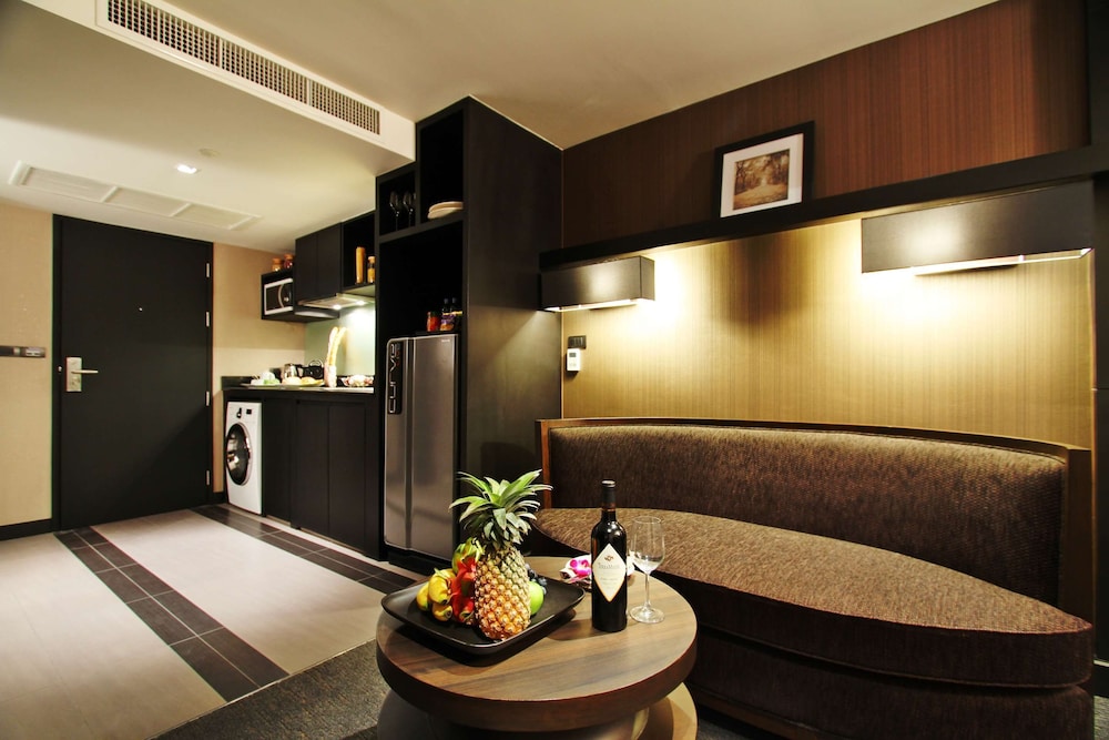 Standard Suite, 1 King Bed, Kitchenette, City View (Residence) photo 1