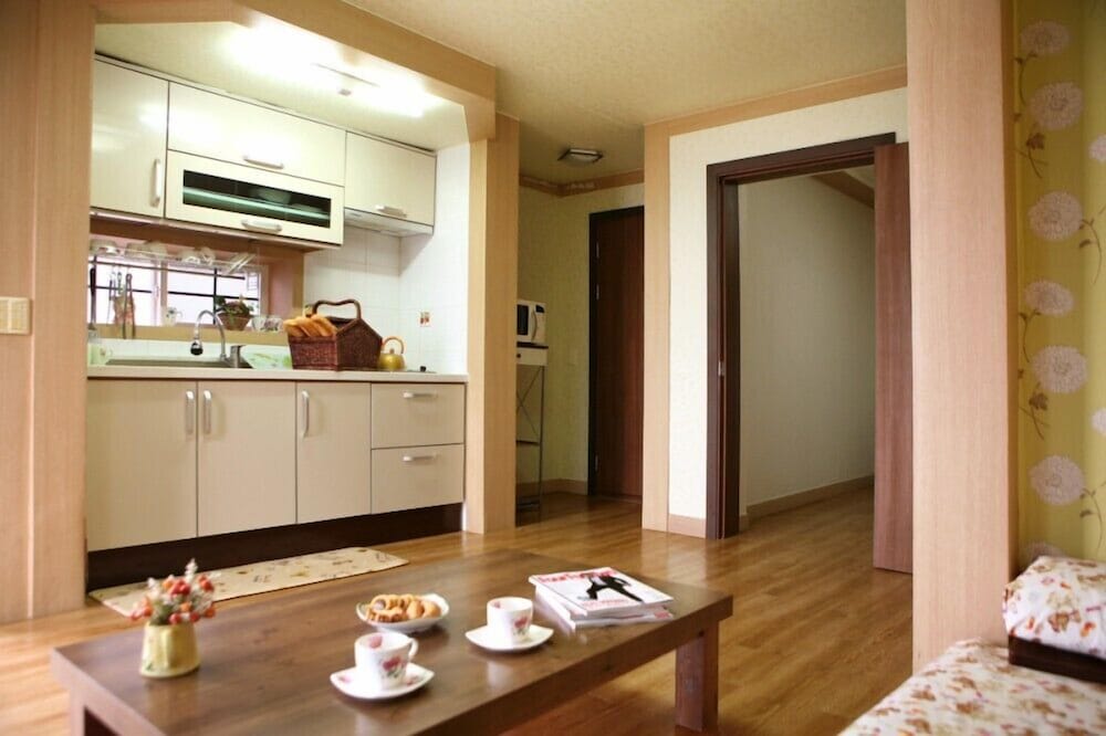 Room (101) photo 2