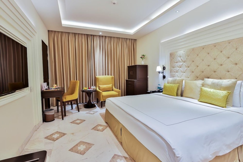 Superior Room, 1 Double Bed, City View (King Bed) - Photo 7