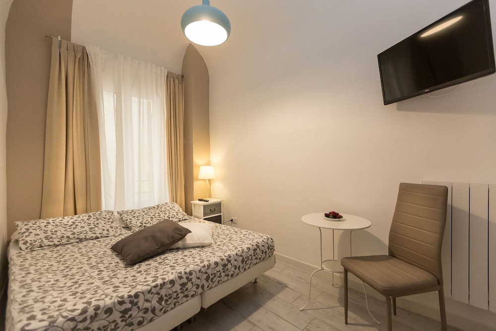 Double or Twin Room (Private External Bathroom)
