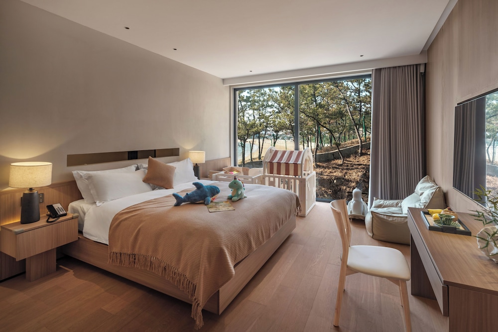 Family Double Room, Partial Ocean View