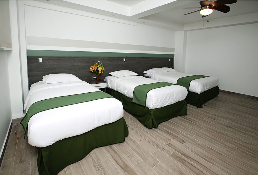 Deluxe Quadruple Room photo 1
