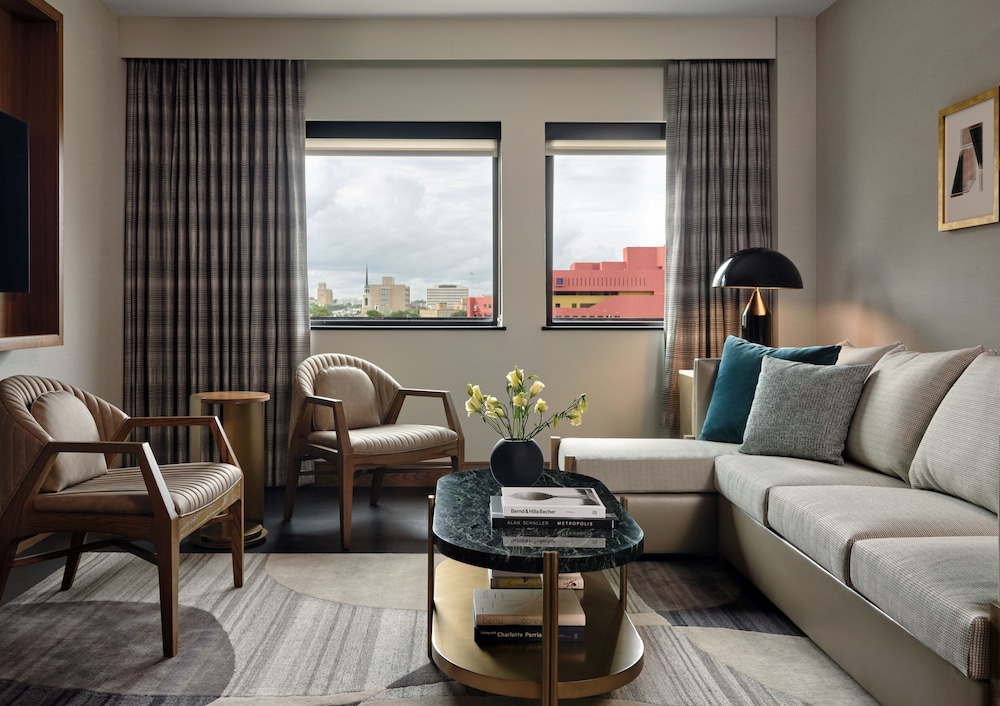 Suite, 1 Bedroom, Club Lounge Access, River View (River View) - Photo 10