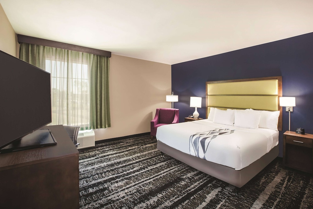 Room, 1 King Bed, Accessible, Non Smoking (Mobility Accessible) photo 1
