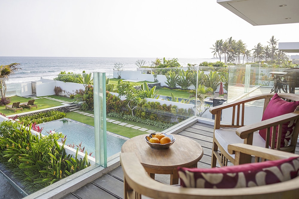 Two Bedroom Beachfront photo 1