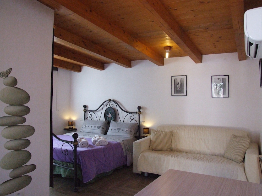 Studio, Multiple Beds