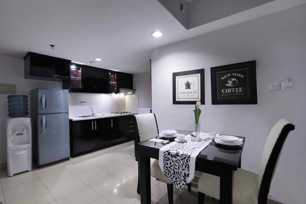 Business Suite - Photo 4