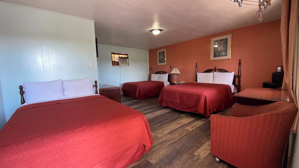 3 Double Beds Non-Smoking photo 1