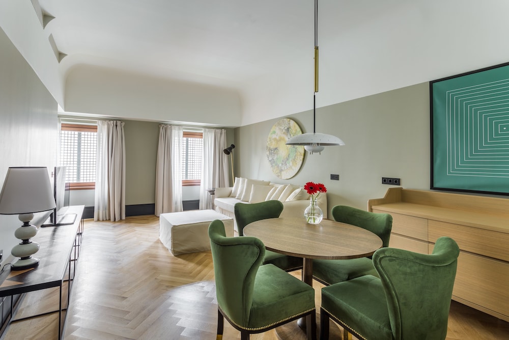 Suite photo 1