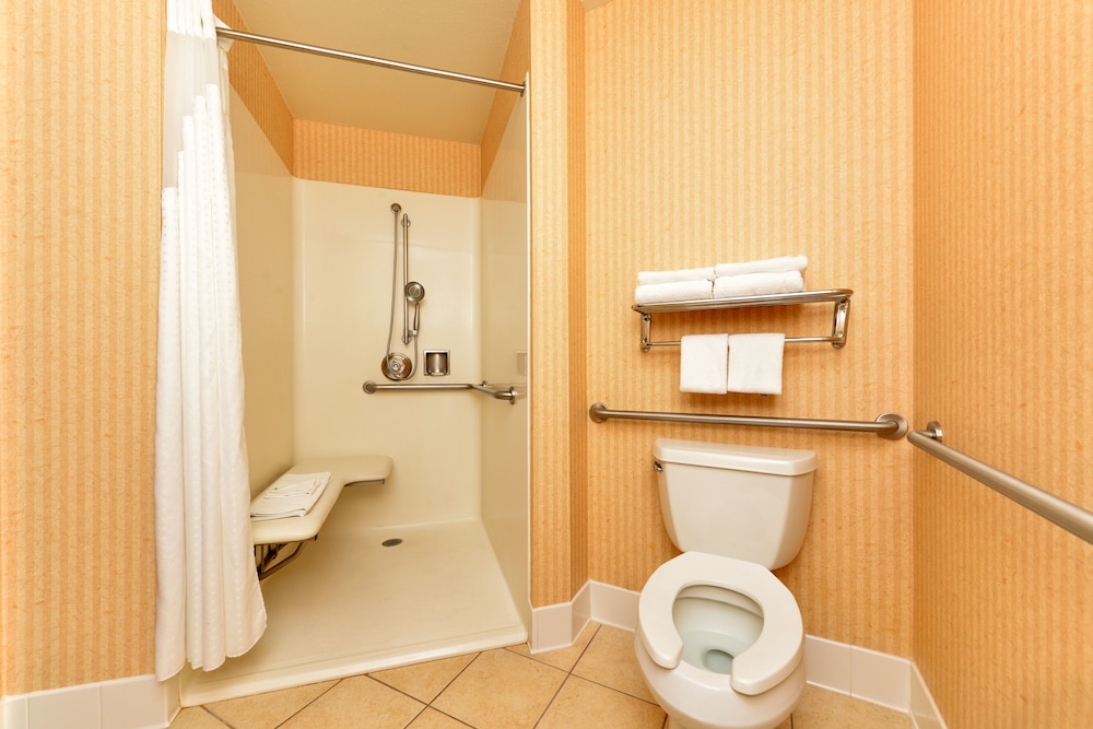 Room, 2 Queen Beds, Accessible (Comms Accessible. Roll-In Shower) - Photo 3