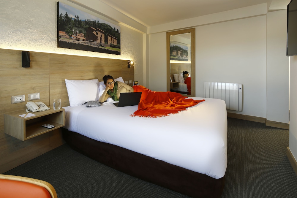 Traditional Room, 1 Queen Bed photo 2