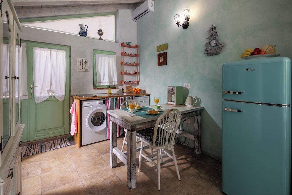 Family Studio, Mountain View, Mountainside (Tiny House With Private Pool Kostrena) photo 2