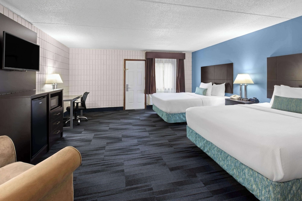 Room, 2 Queen Beds, Accessible, Non Smoking (Mobility, Roll-In Shower) - Photo 1