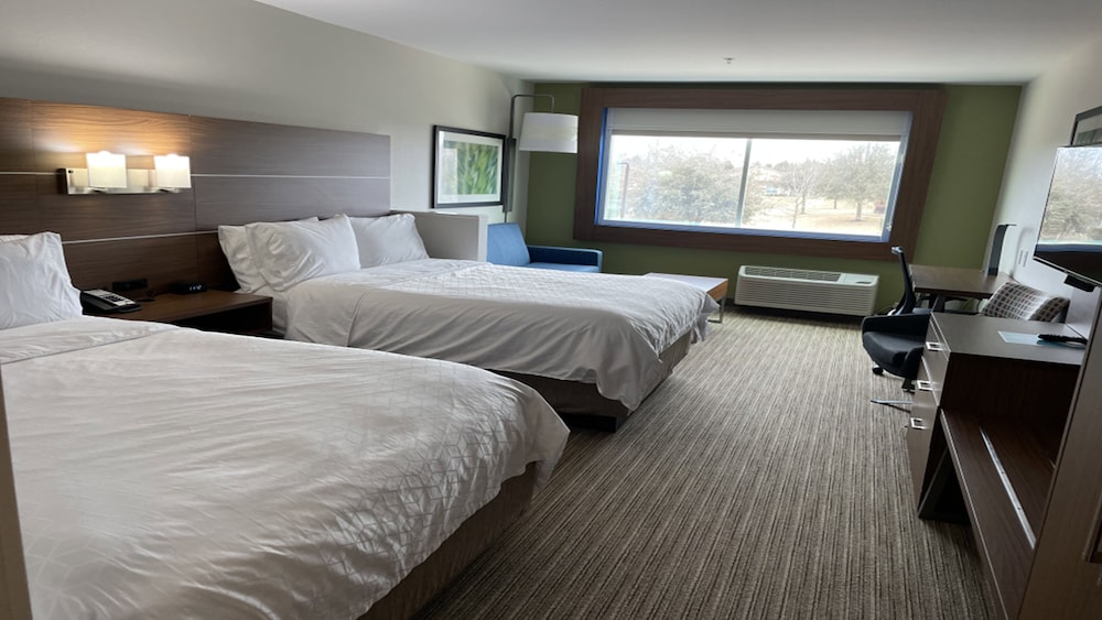 Suite, 2 Queen Beds, Accessible Bathtub, Non Smoking (Mobility, Communications) photo 1