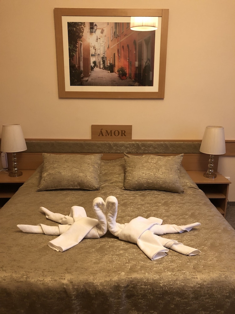 Premium Single Room, 1 Queen Bed, Non Smoking photo 2