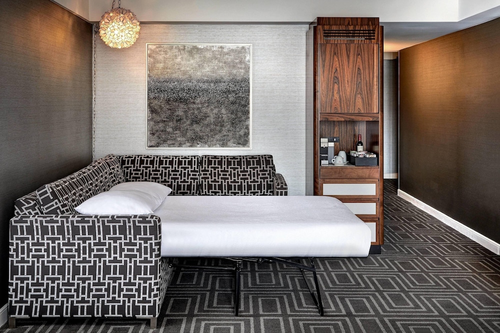 Studio Suite, 1 King Bed with Sofa bed