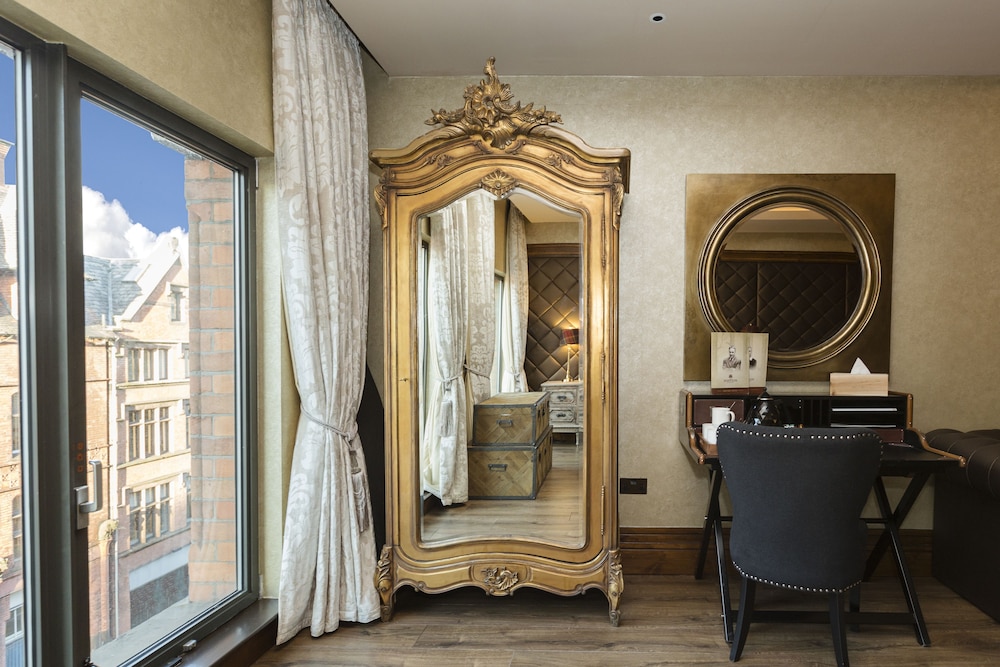 Luxury Room (Sleeps 8)